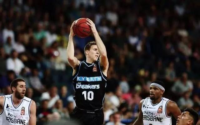 为什么日本韩国很少有篮球运动员加入NBA?