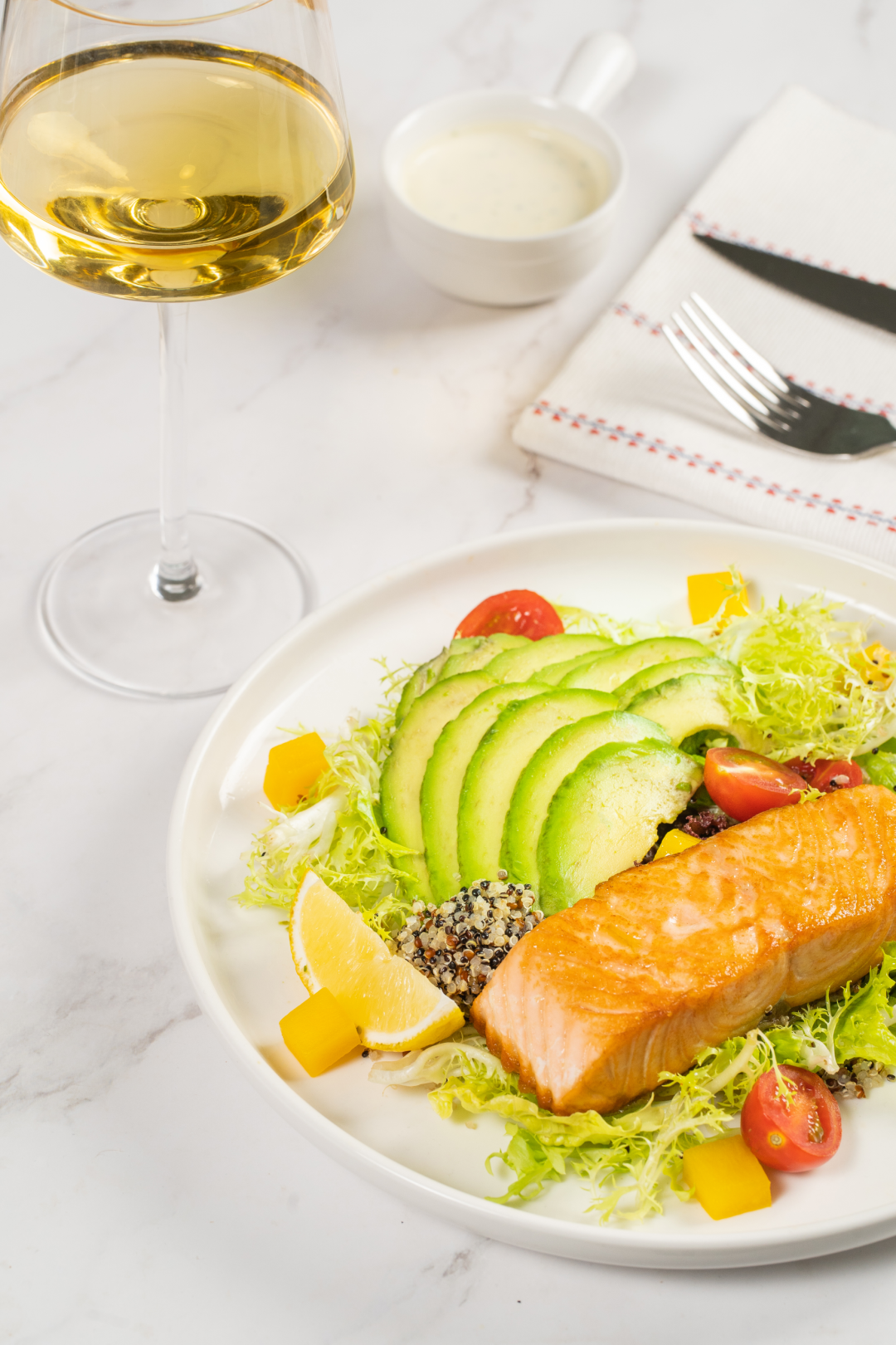 三文鱼牛油果沙拉