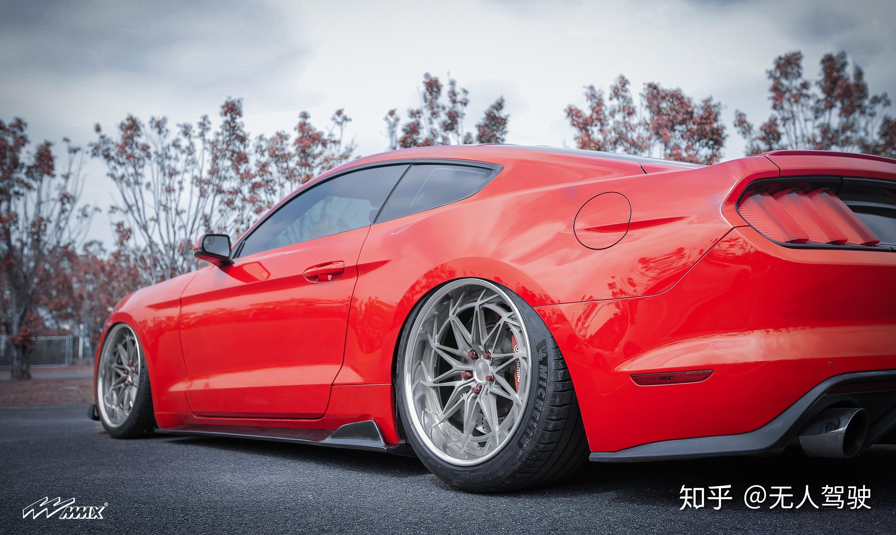 美式肌肉跑车福特野马mustang低趴改mmx轮毂后更帅了