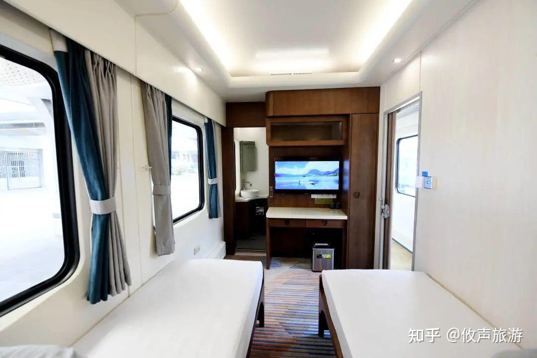 6㎡,有两张宽75cm单人床,也可拼接成宽1.5米的大床.