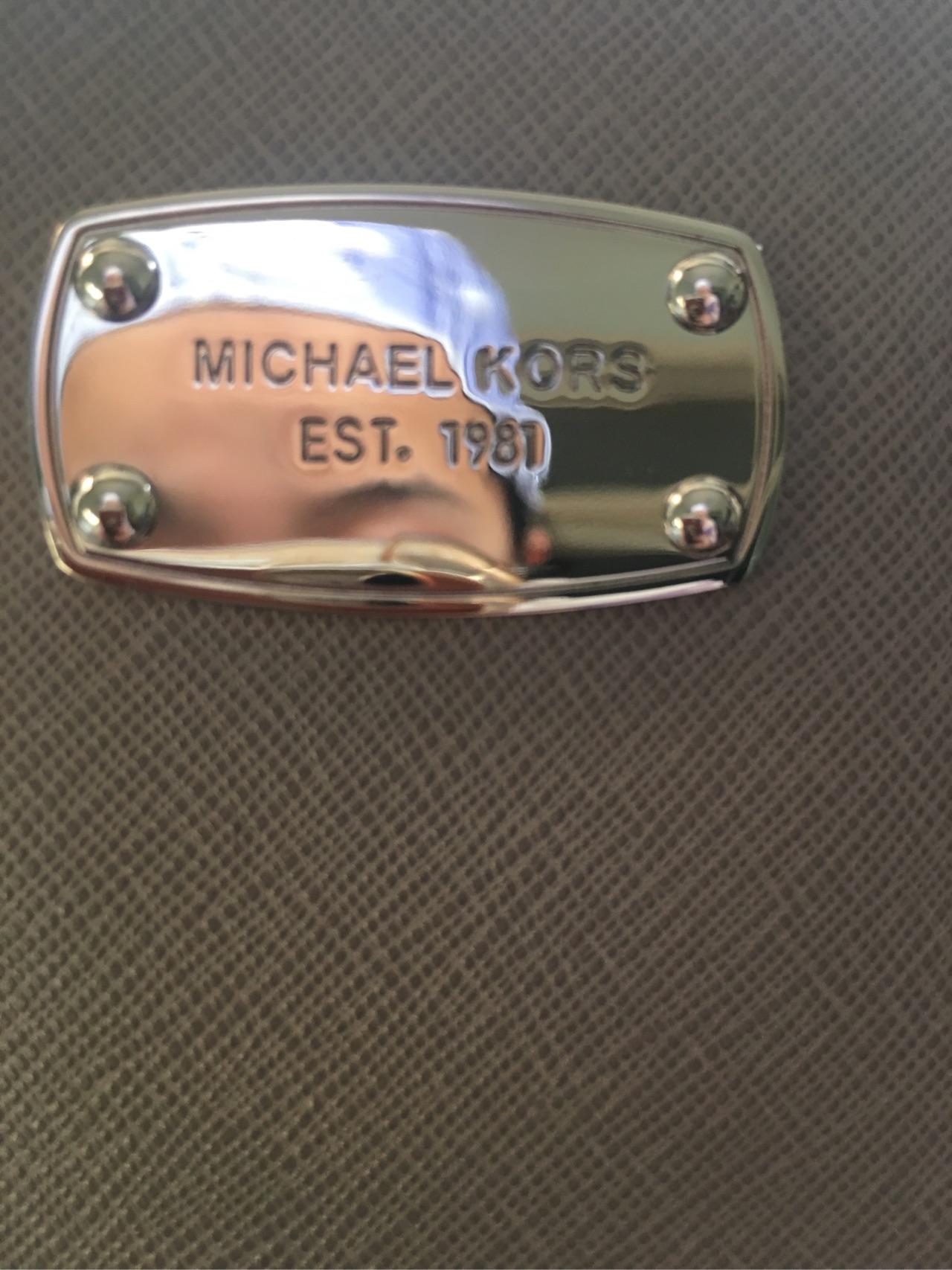 请大神鉴定刚在淘宝代购的mk 包是不是真的?