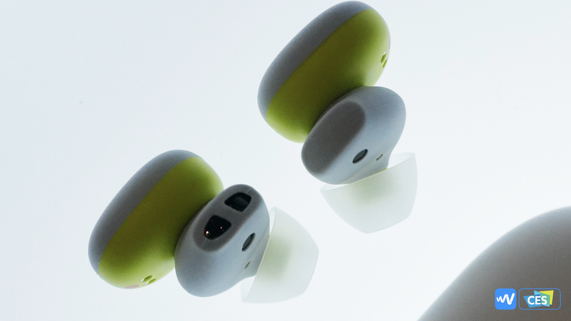 华米六连发心率耳机睡眠耳塞两块智能手表两台健身设备ces2020