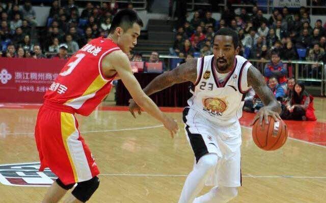 给巅峰科比配14个CBA总冠军级别的队友,在N