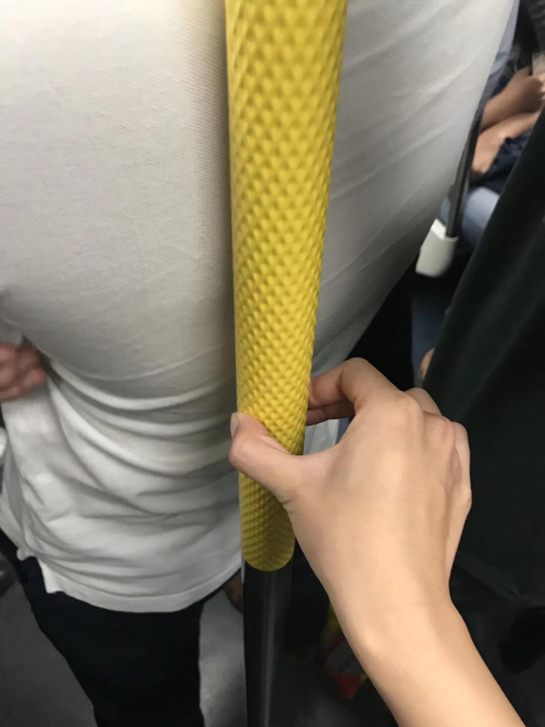 如何看待高峰挤地铁的低素质人群?