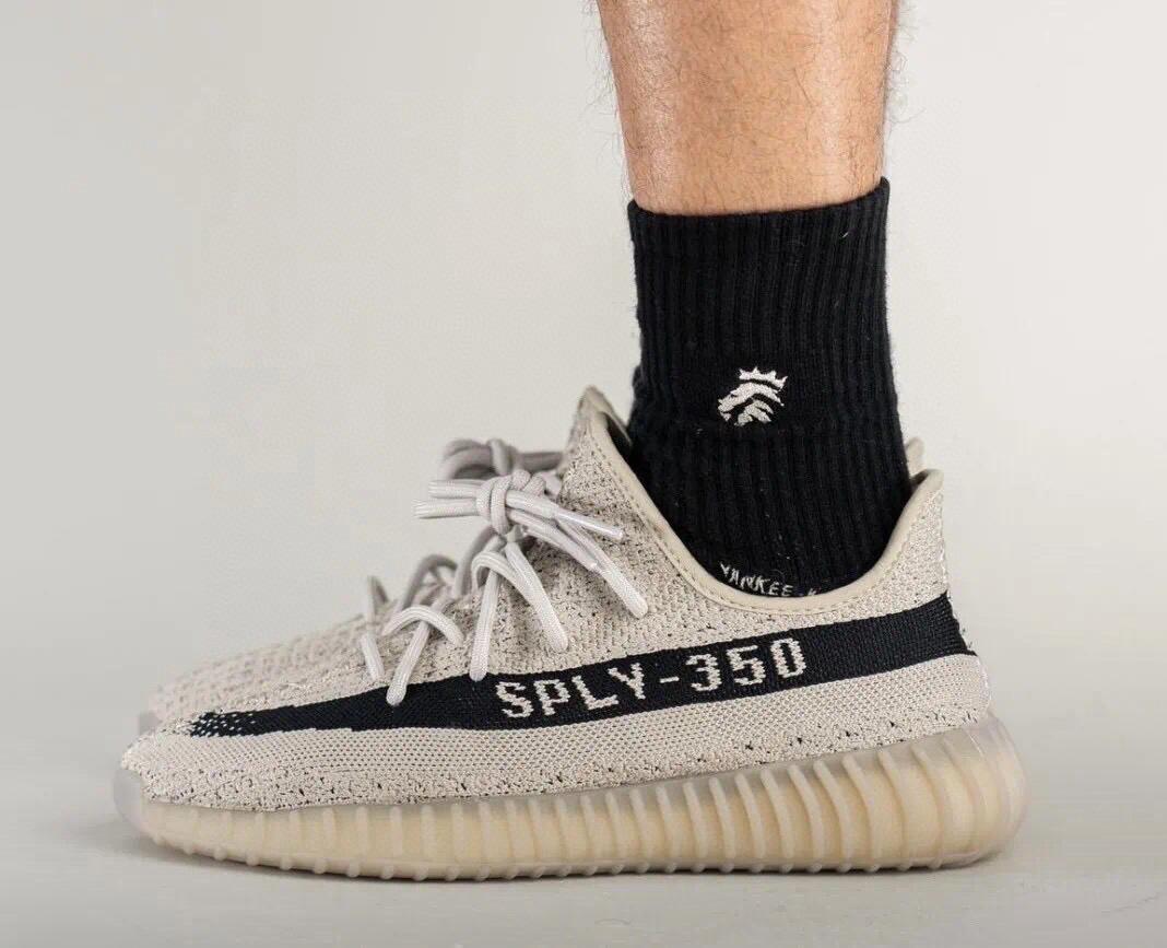 阿迪达斯椰子adidasyeezy350v2灰黑芝麻油漆条运动鞋