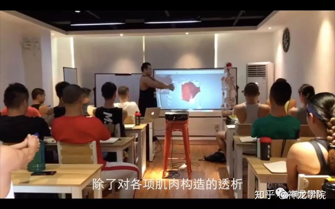 在竞赛中获得冠军的教练,其实投资的东西,是难以计算的