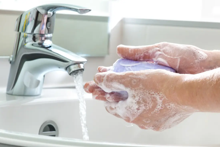 医疗保健 (156)：洗手洗到双手乾裂红肿了！有方法避免吗？