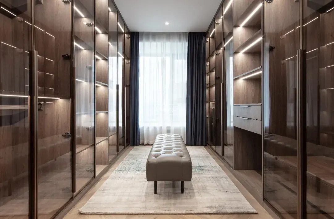 衣帽间 /cloak room