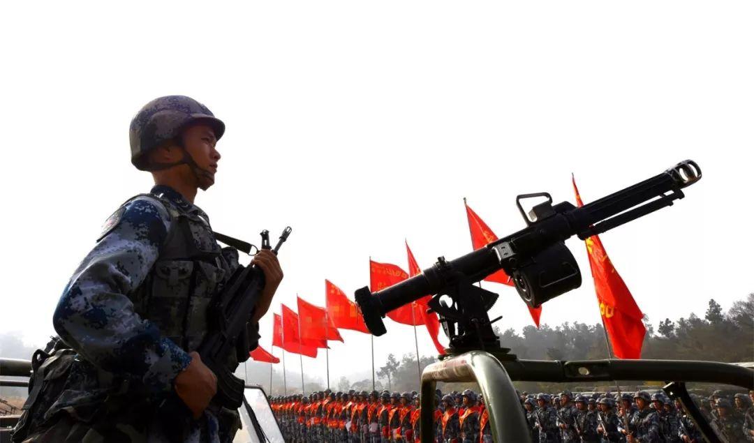 全体官兵向先进学习立起练兵打仗鲜明导向誓师出征会上他们敢于冲锋