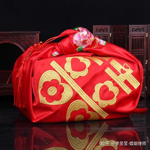 父母离婚女儿结婚嫁妆(爸妈离婚了女儿嫁妆应该谁给)