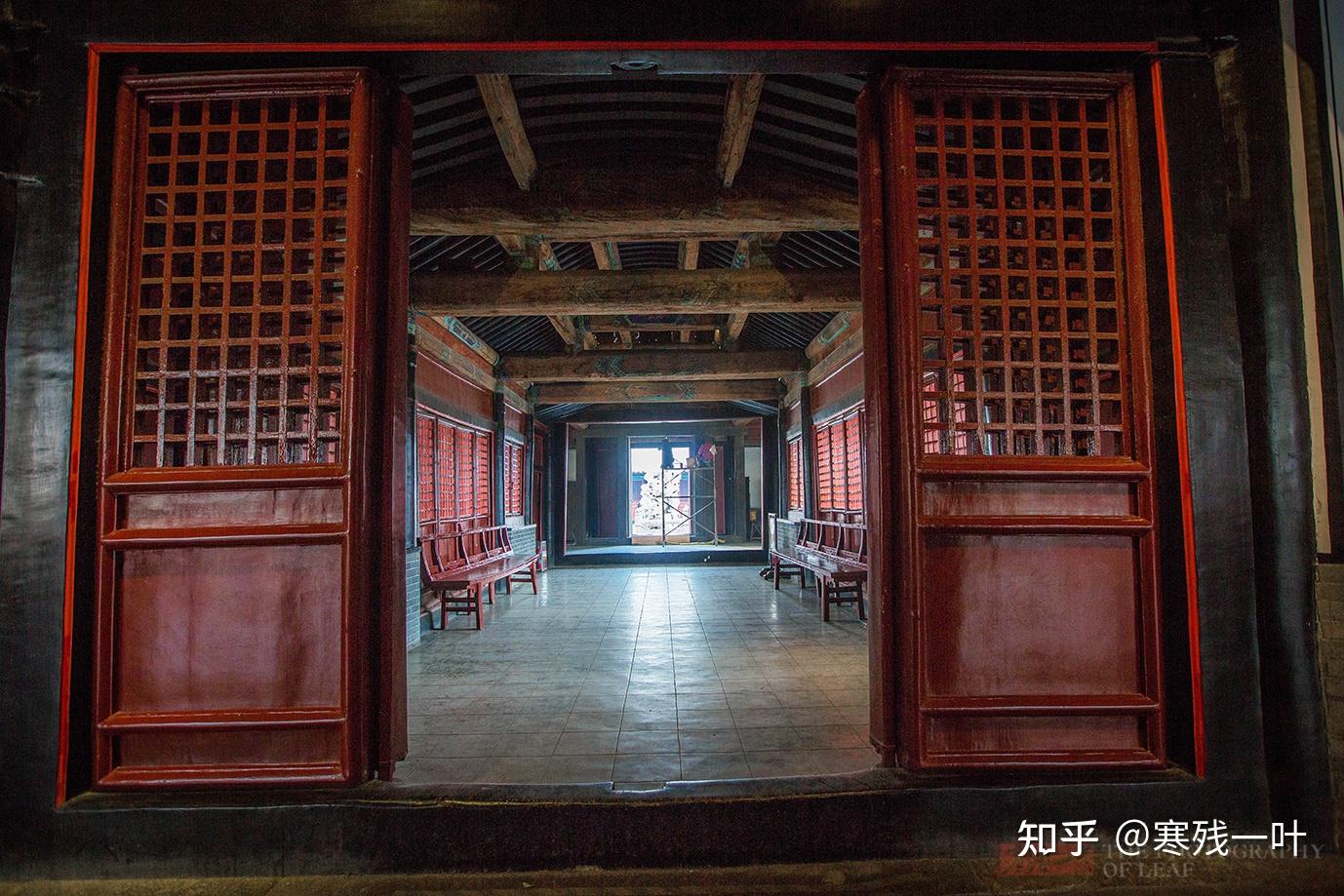 山东孔府有两张红色长凳,明朝有人坐了结局悲惨,几百年无人敢坐