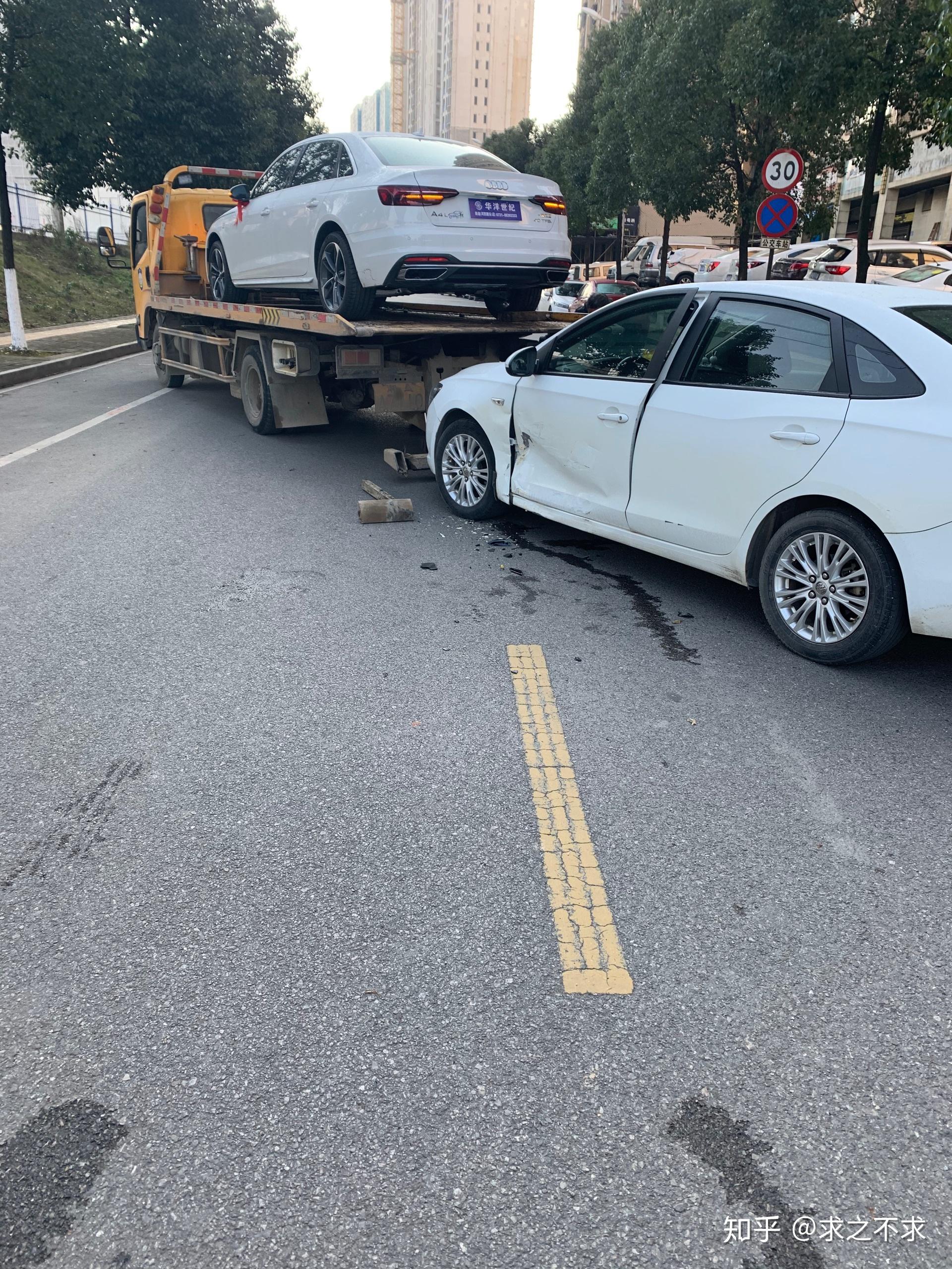 調頭被後車撞被判定全責這個車怎麼開才對