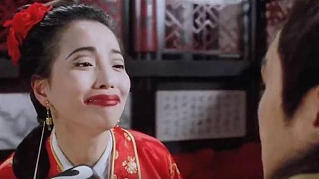 苑琼丹是《唐伯虎点秋香》中的石榴姐,《九品芝麻官》中的三姑,也是