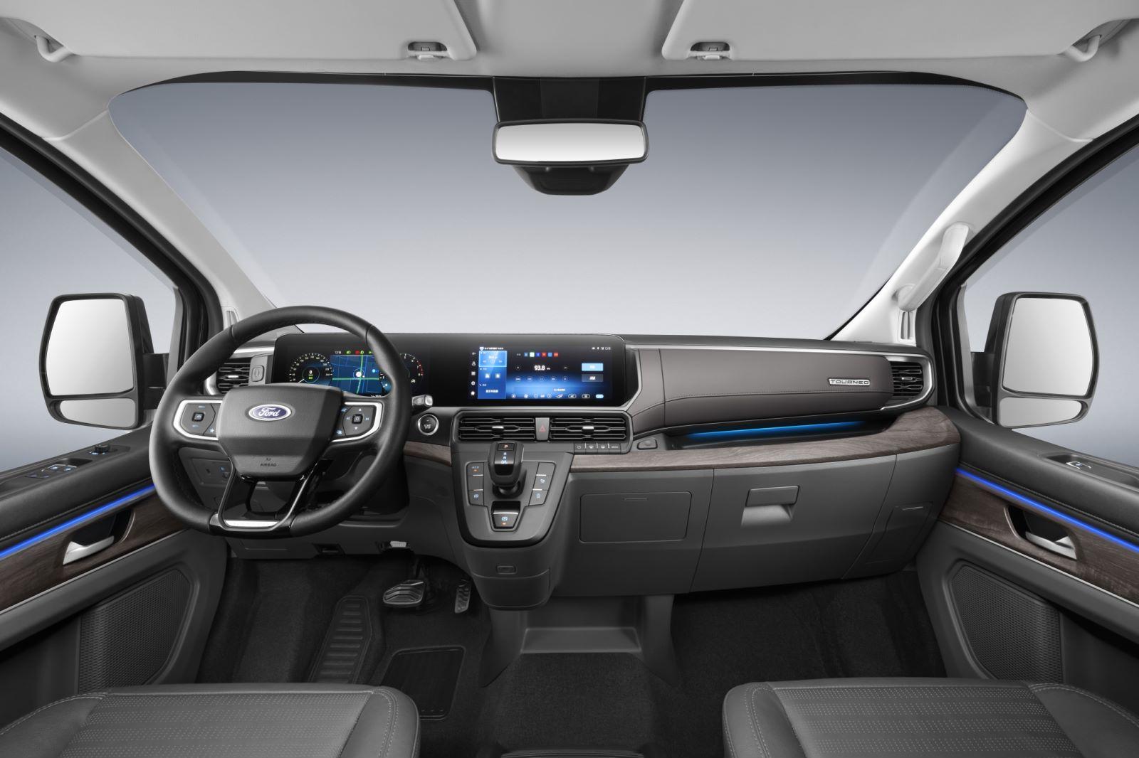 售价2196万元起江铃福特新款途睿欧上市