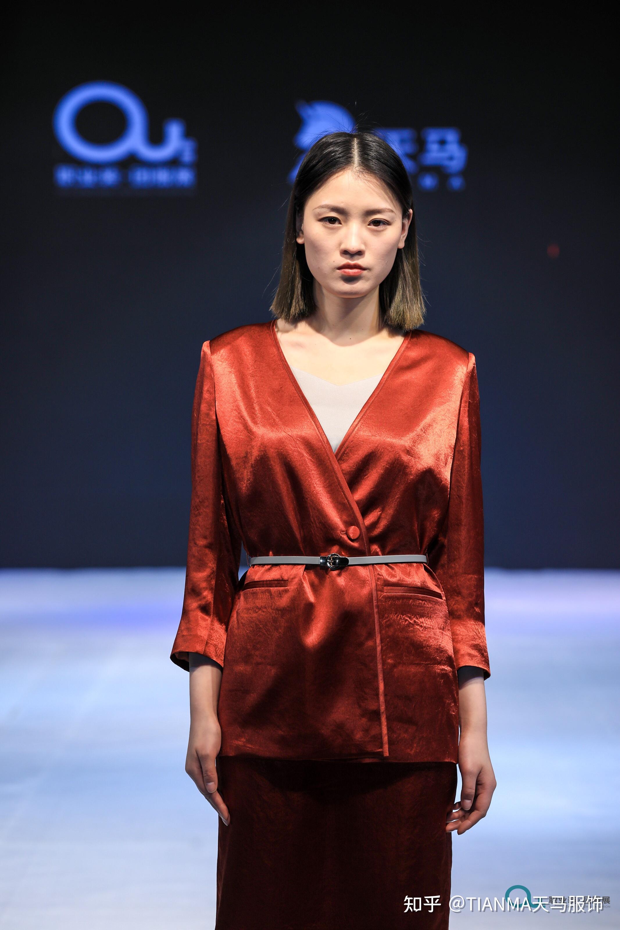 天马服饰火星版职业装亮相上海团服展,t台c位秀最美职场穿搭