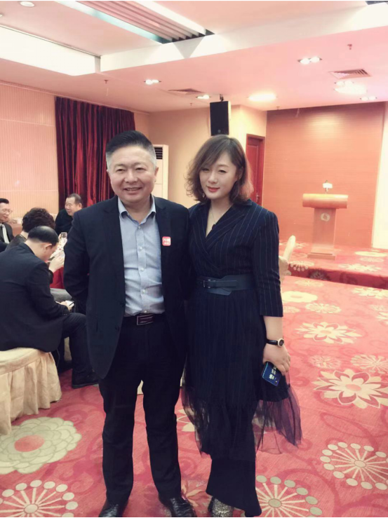 董事长周正清先生及刘伶醉酿酒有限公司代表瞿丽丛女士等一同感受联欢