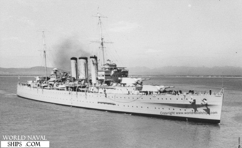 作为海军假日时代皇家海军战舰巡游的经典名片,郡级重巡洋舰可以说是