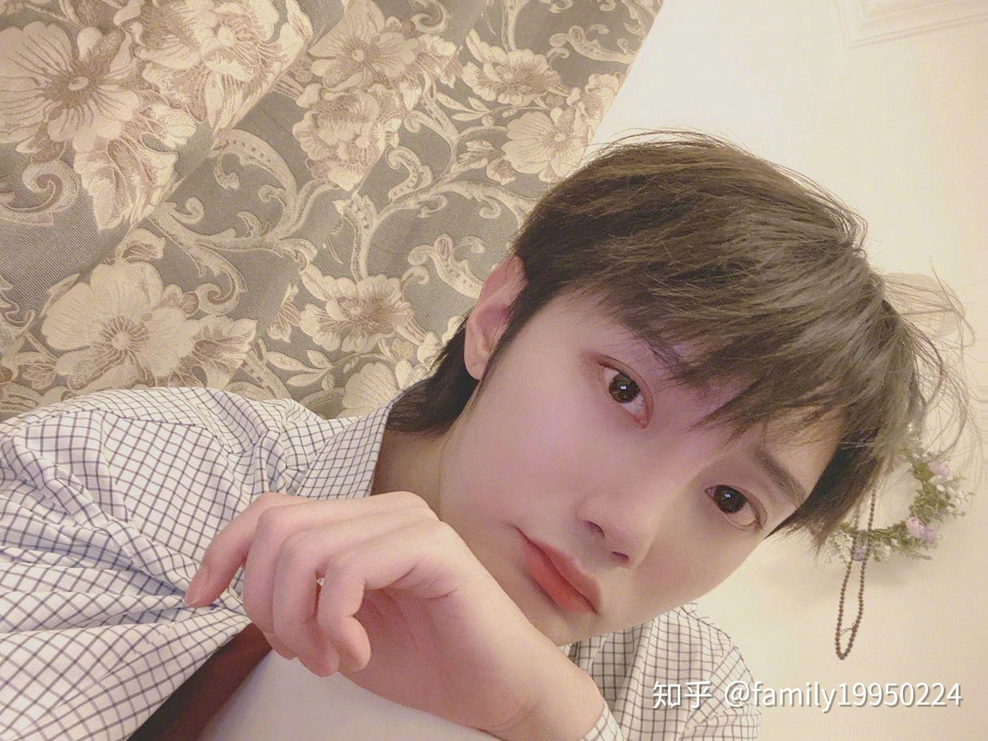 请问,您最爱刘也哪组自拍照片呢? - 知乎