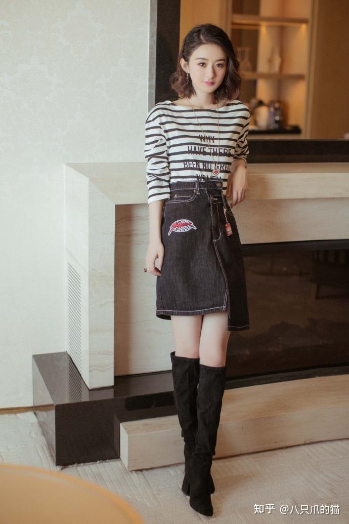 赵丽颖穿牛仔短裙走机场身材瘦硬要配大风衣这腿围太吸睛了