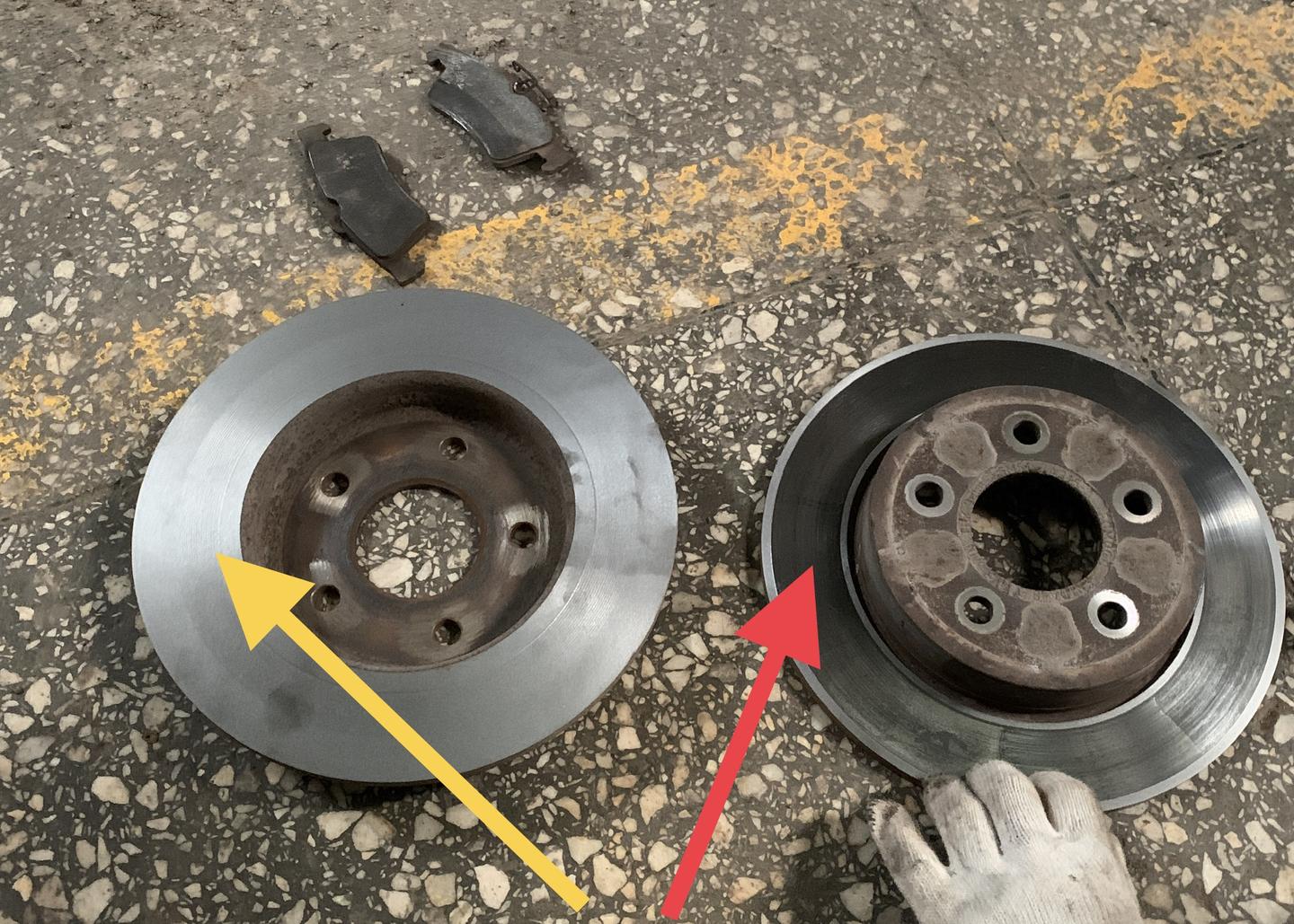 刹车异响变得越来越大时车主才意识到问题慌忙把车开到修理厂