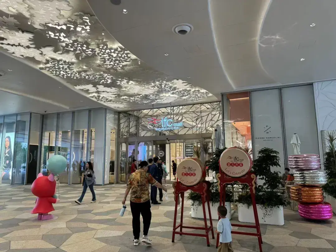 南京地标商场正式开业!富婆连夜赶来