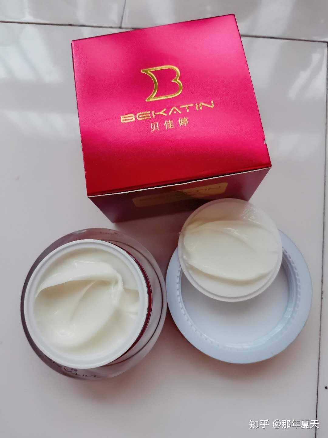 我就拿出我以前按摩的毅力来坚持了一个月,第三天我涂丰胸霜的时候
