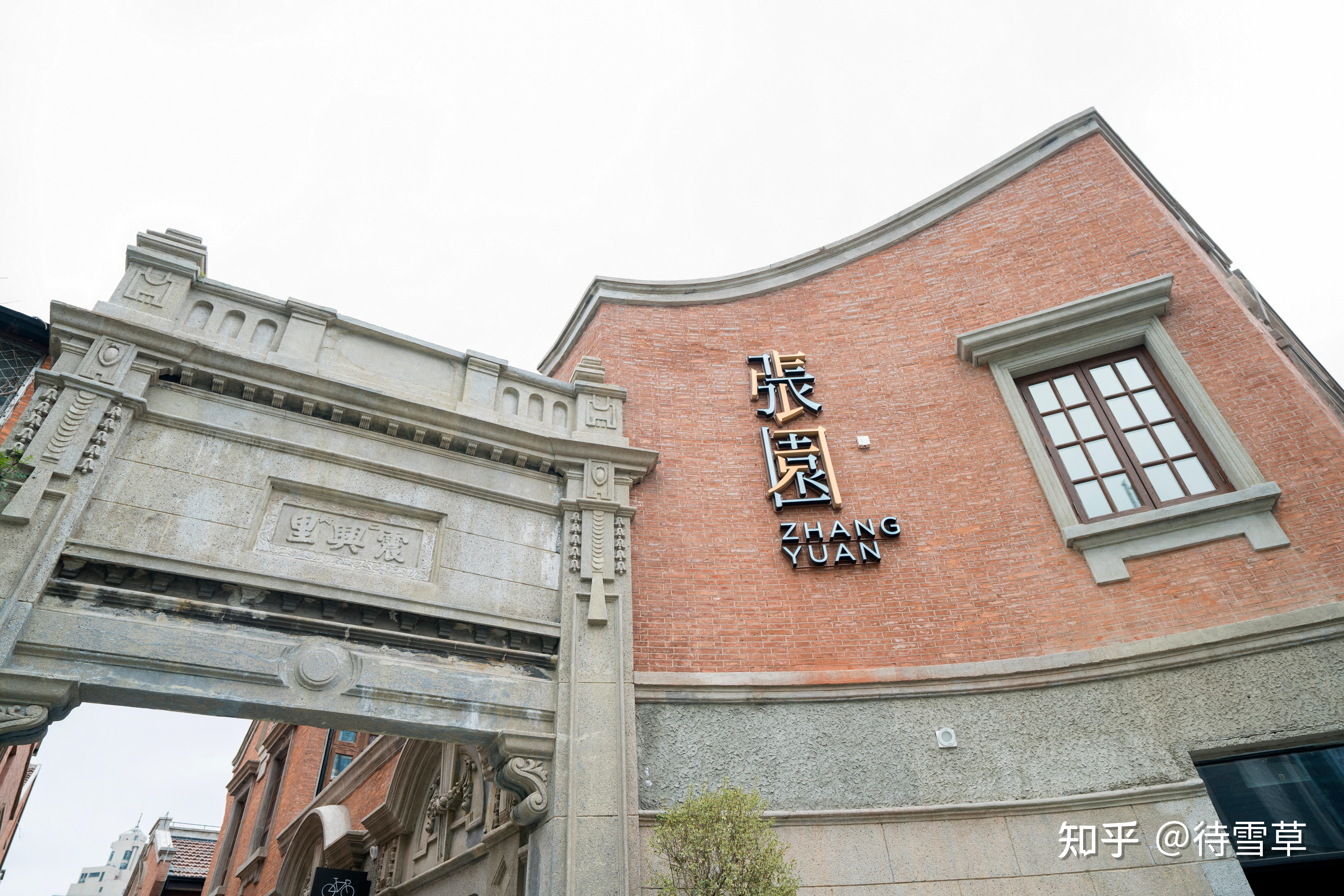 张园1882年,无锡商人张叔和买下了静安寺路上的一批花园别墅,取"莼鲈