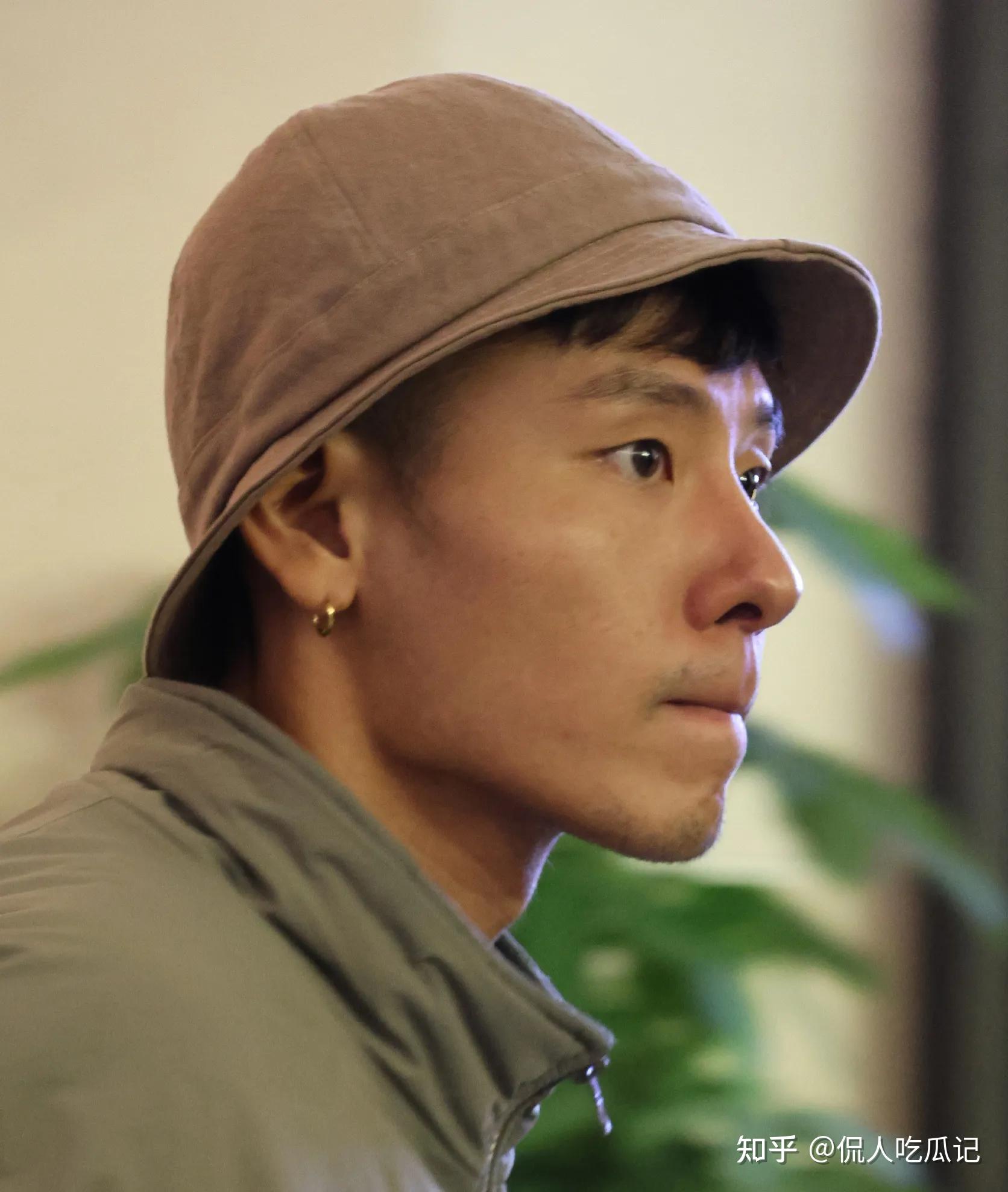 《漫长的季节》蒋奇明:女友是超女,被誉为话剧天才的他曾卑微求职,这回他能火吗? 知乎