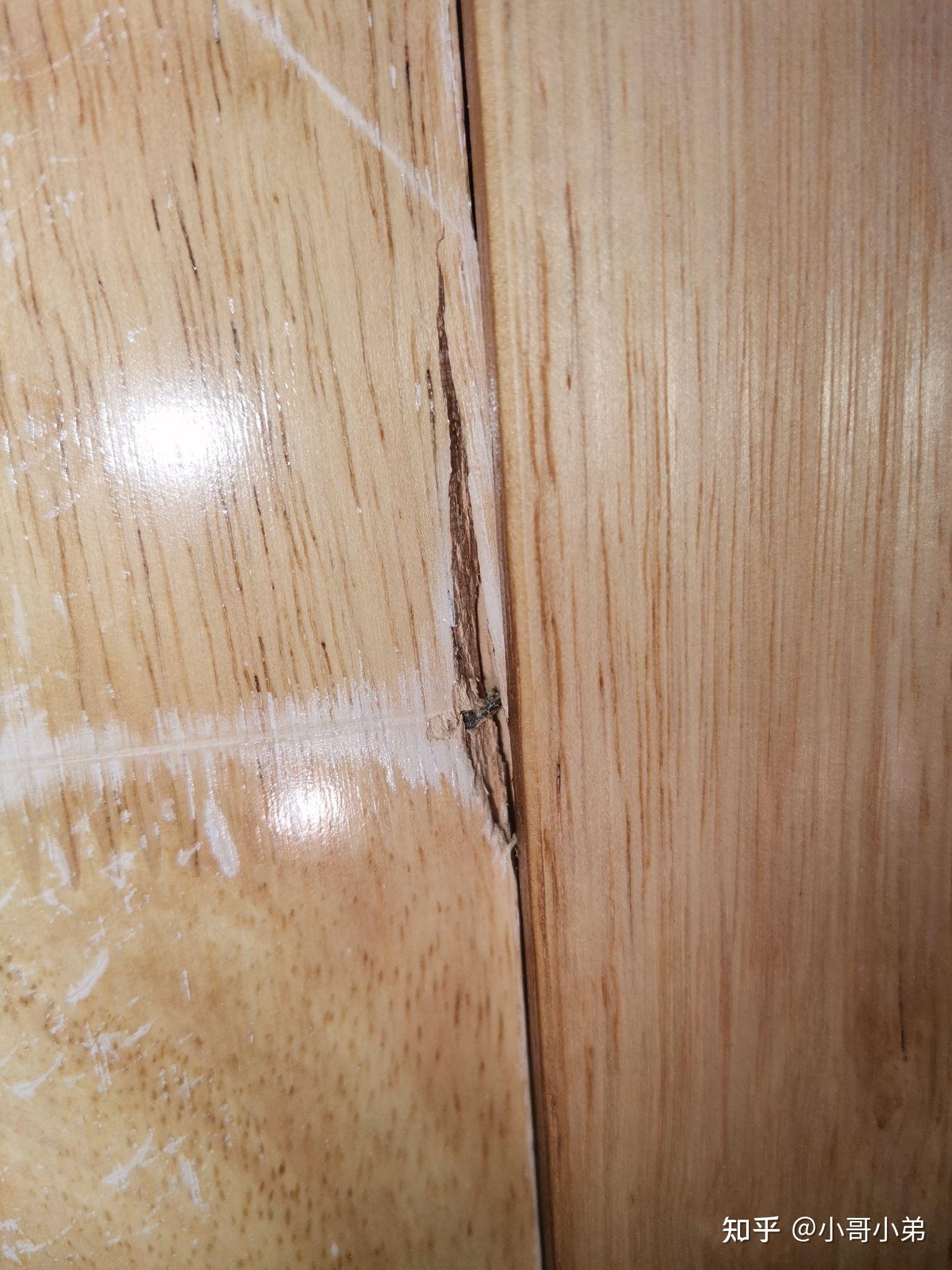 仅到货40多天的实木衣柜大面积霉变,多处开裂,掉漆严重,商家聚福家缘