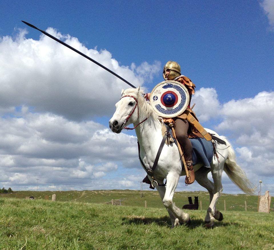 阿兰的纹章来源是公元2世纪时期发现的萨尔马提亚(sarmatian)工艺品