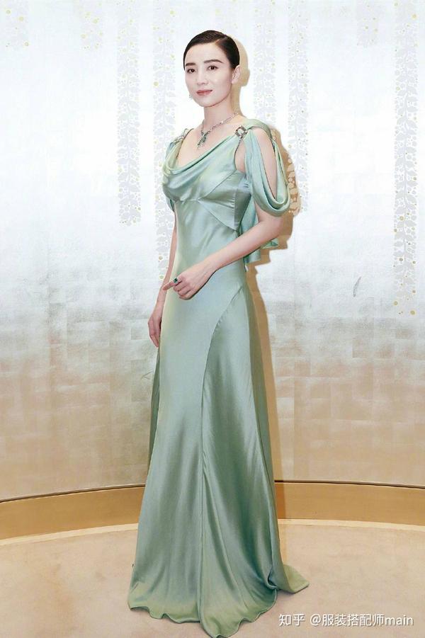 惊艳,吉娜虽美却不及她有韵味 10 天前 · 来自专栏 明星时尚那些事