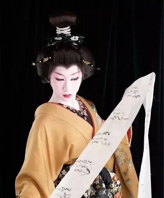 日本的艺妓、舞妓和歌舞伎，是同一类吗？区别在哪？ - 知乎