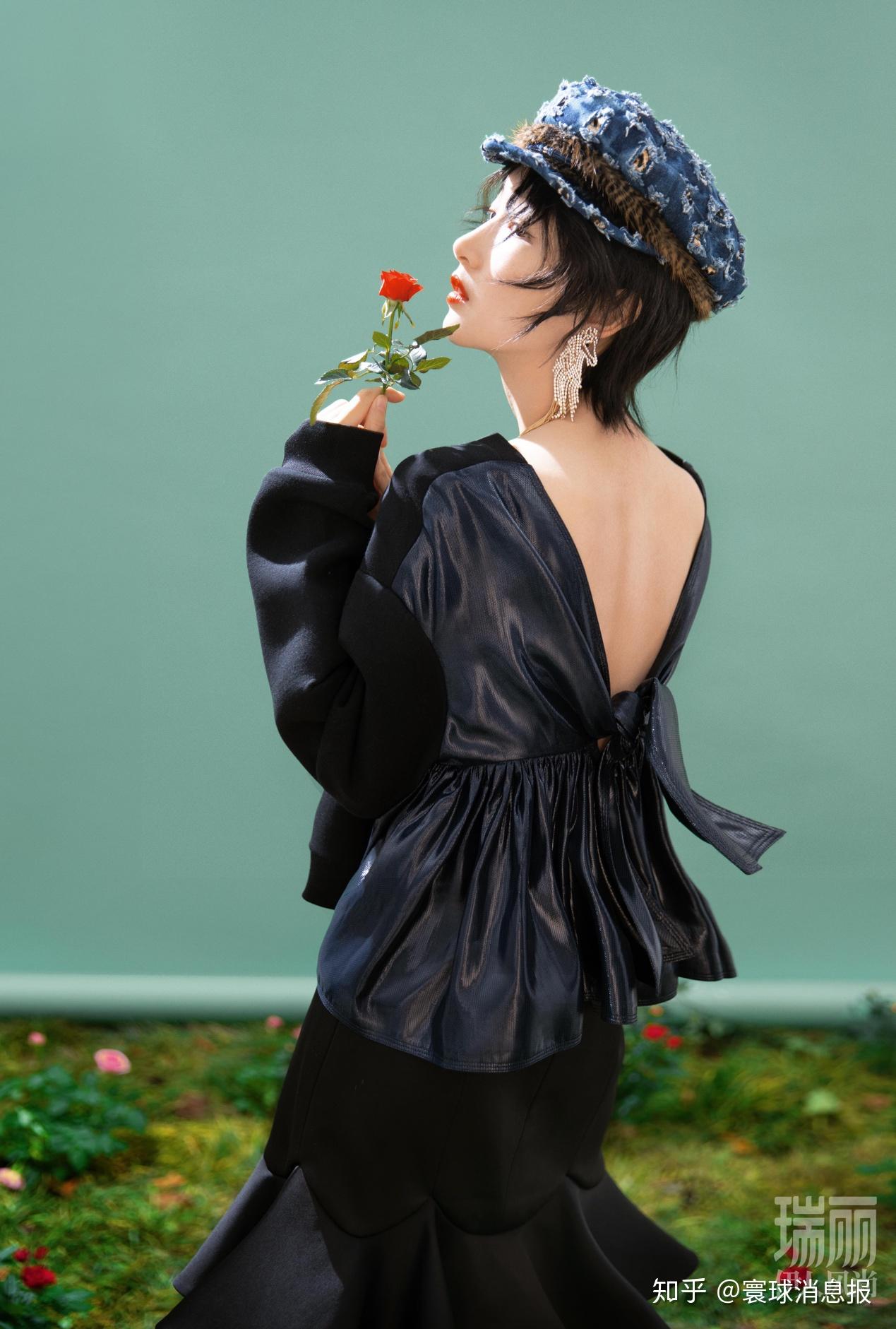 周冬雨开年封面化身猪猪女孩灵气十足美而不腻