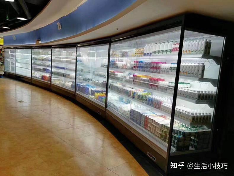 在超市牛奶柜里有多种牛奶可供选择但它们都是真牛奶吗