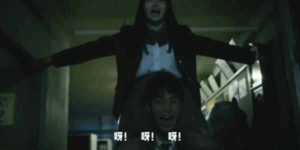 《新集体》荒诞诡异+抽象惊悚,年度“发疯”恐怖片