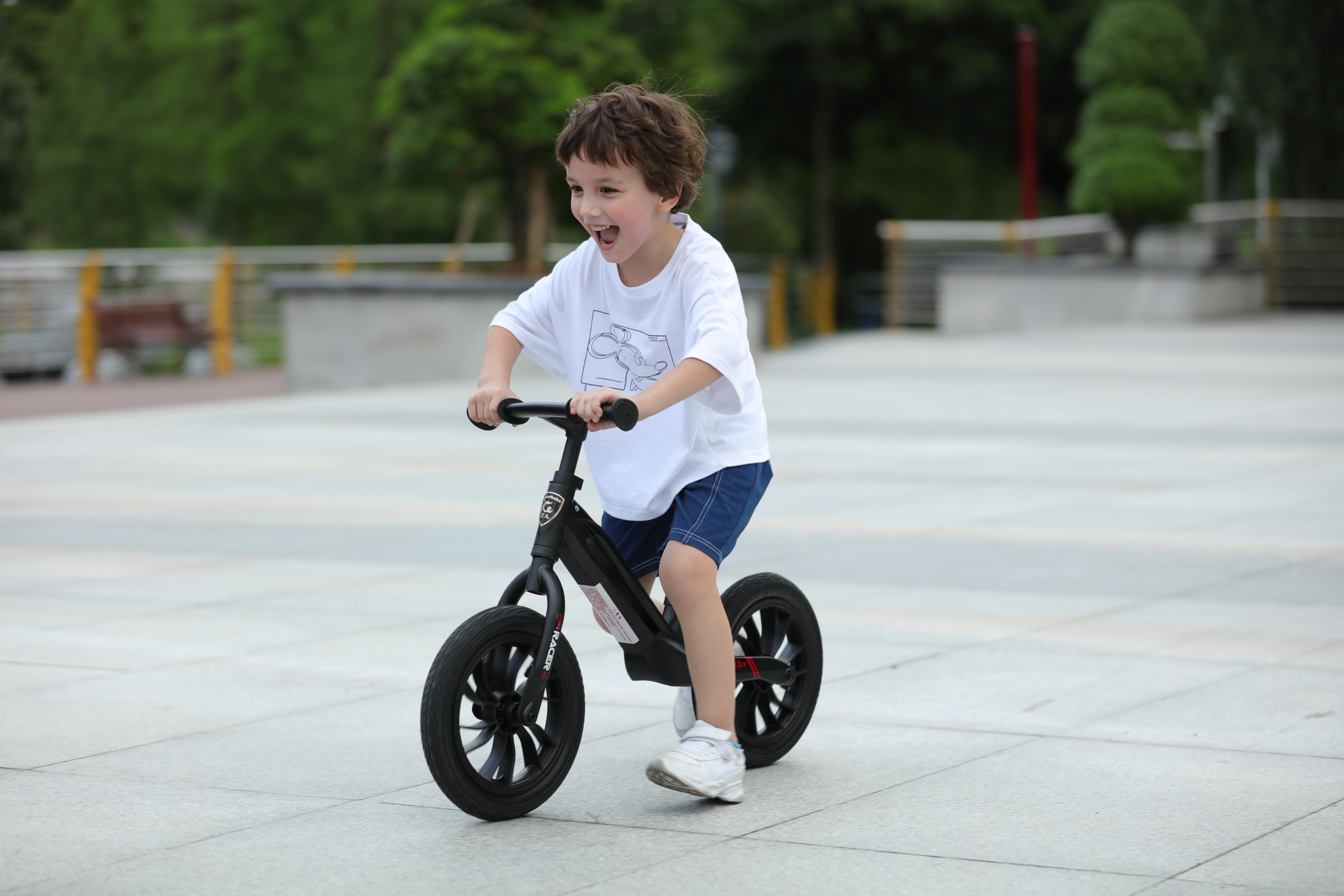 夏季儿童平衡车骑行攻略
