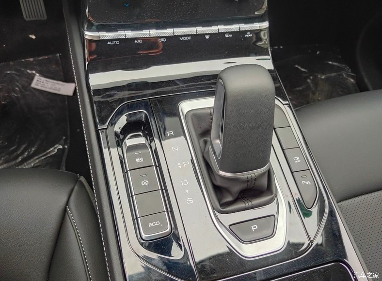 到店实拍全新五菱凯捷灰色车身比较帅气177马力配国六15t