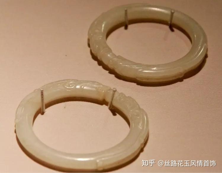 何以致契阔绕腕双跳脱