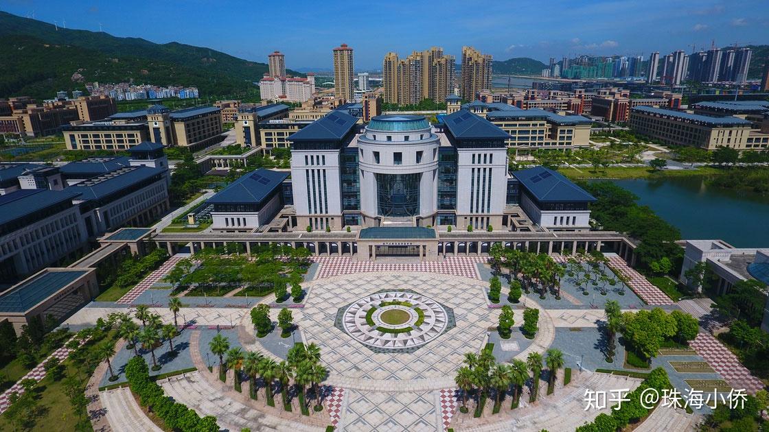 of macau,简称"澳大",um)于1981年成立,前身为私立东亚大学,是澳门第