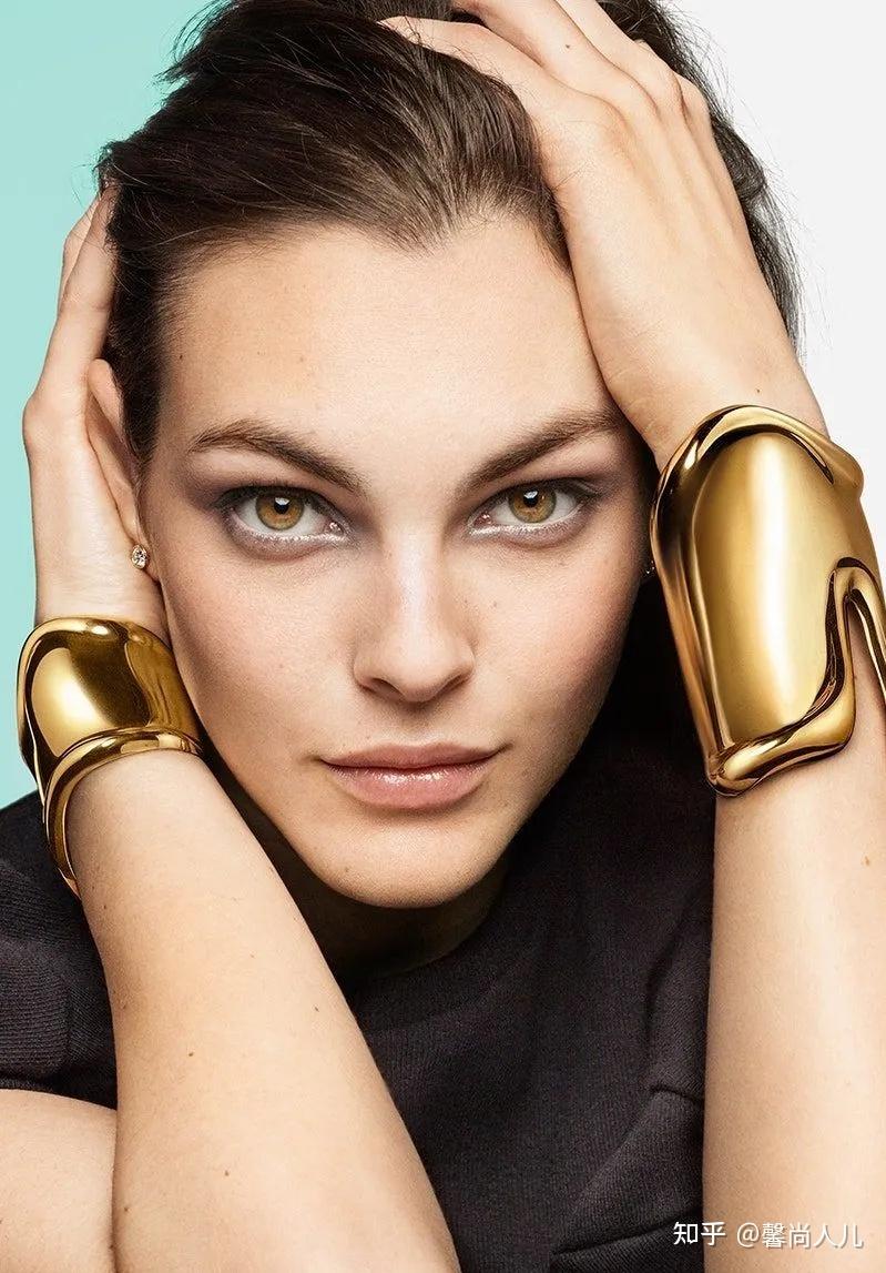 纪念珠宝设计师蒂芙尼艾尔莎佩雷蒂19402021