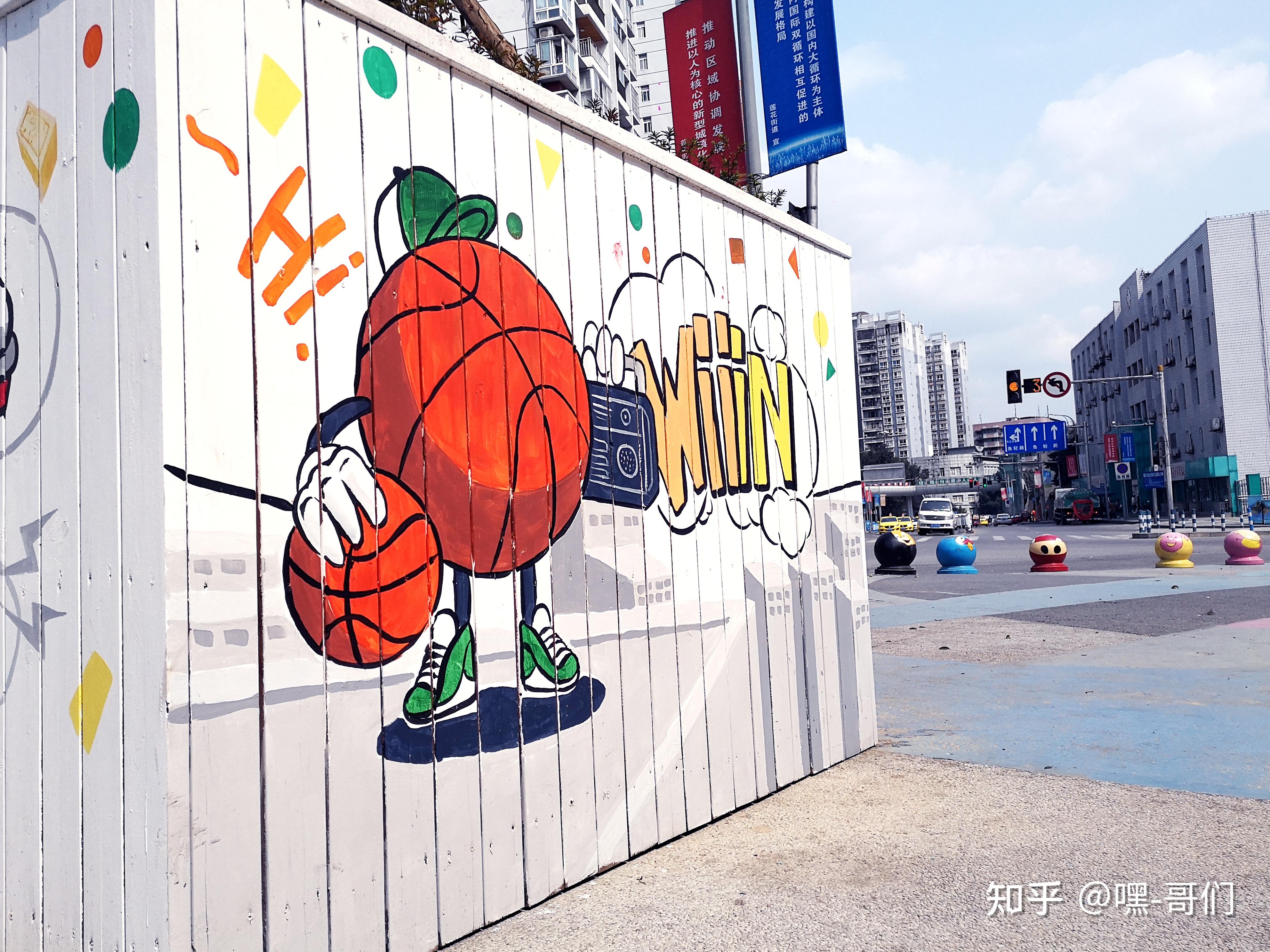 挺好看没得网红街拍三,彩虹涂鸦少女心爆棚~粉色背景墙加上天使之翼二