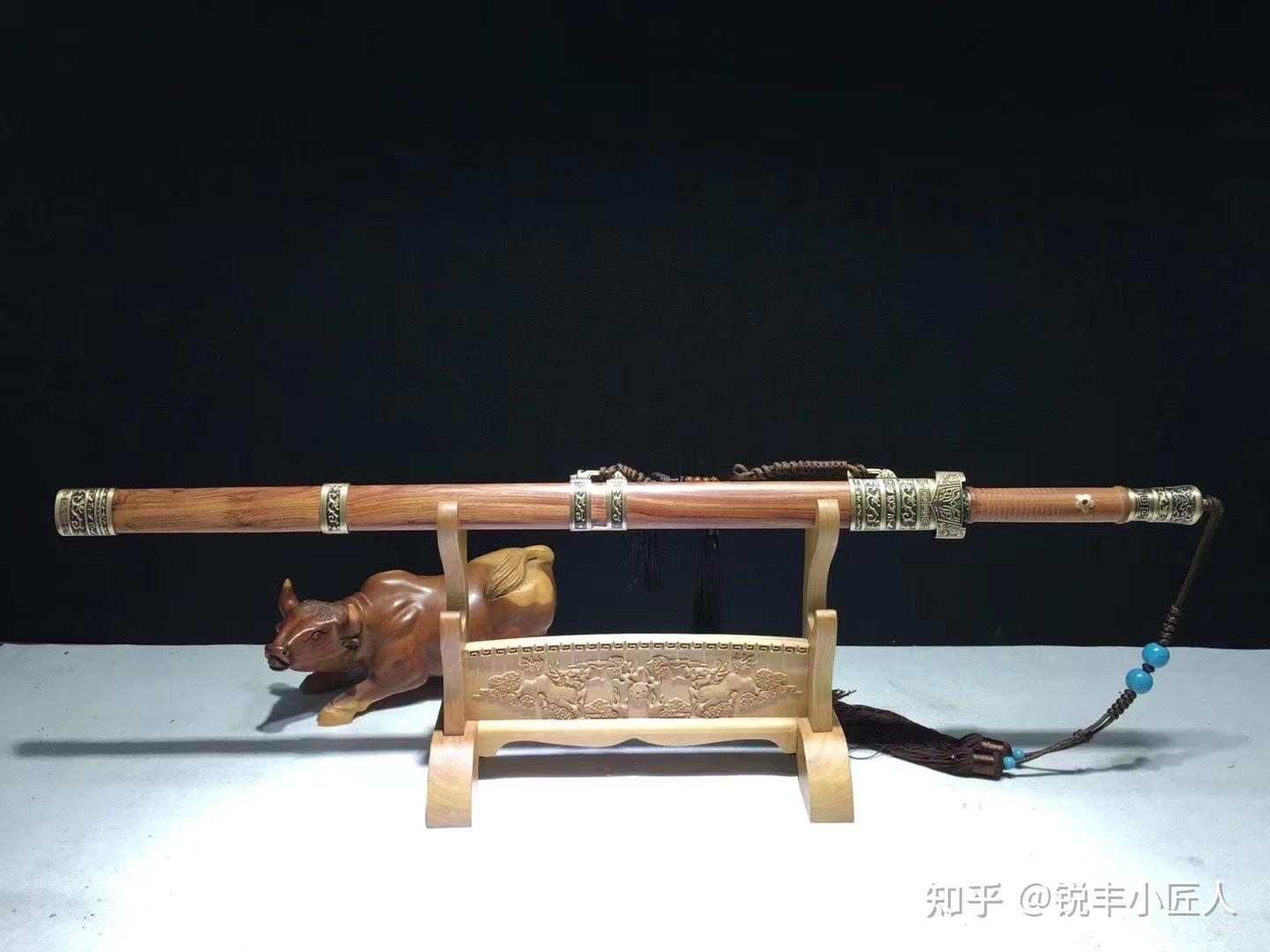 百炼钢瓦面卧龙剑