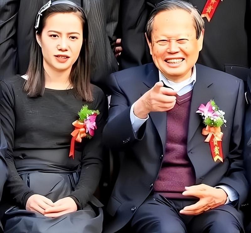 杨振宁:与小54岁娇妻恩爱19年,遗产只分她一套别墅使用权,为何 - 知乎