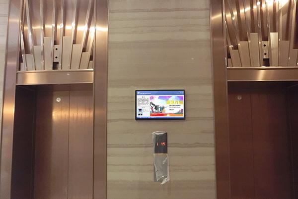 电梯厅信息发布屏图片
