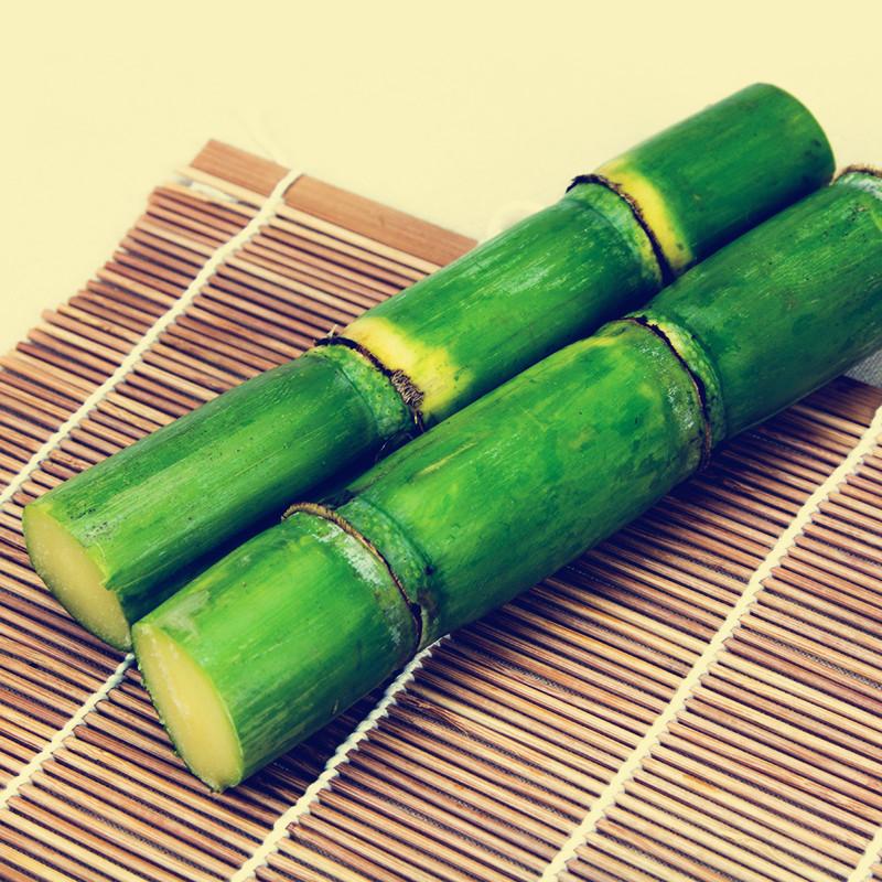 啃了一根甘蔗感觉人生好甜蜜