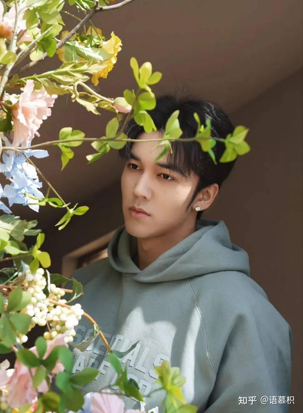 关晓彤鹿晗精日?仝卓新任法制咖?陈飞宇把粉丝告破产?