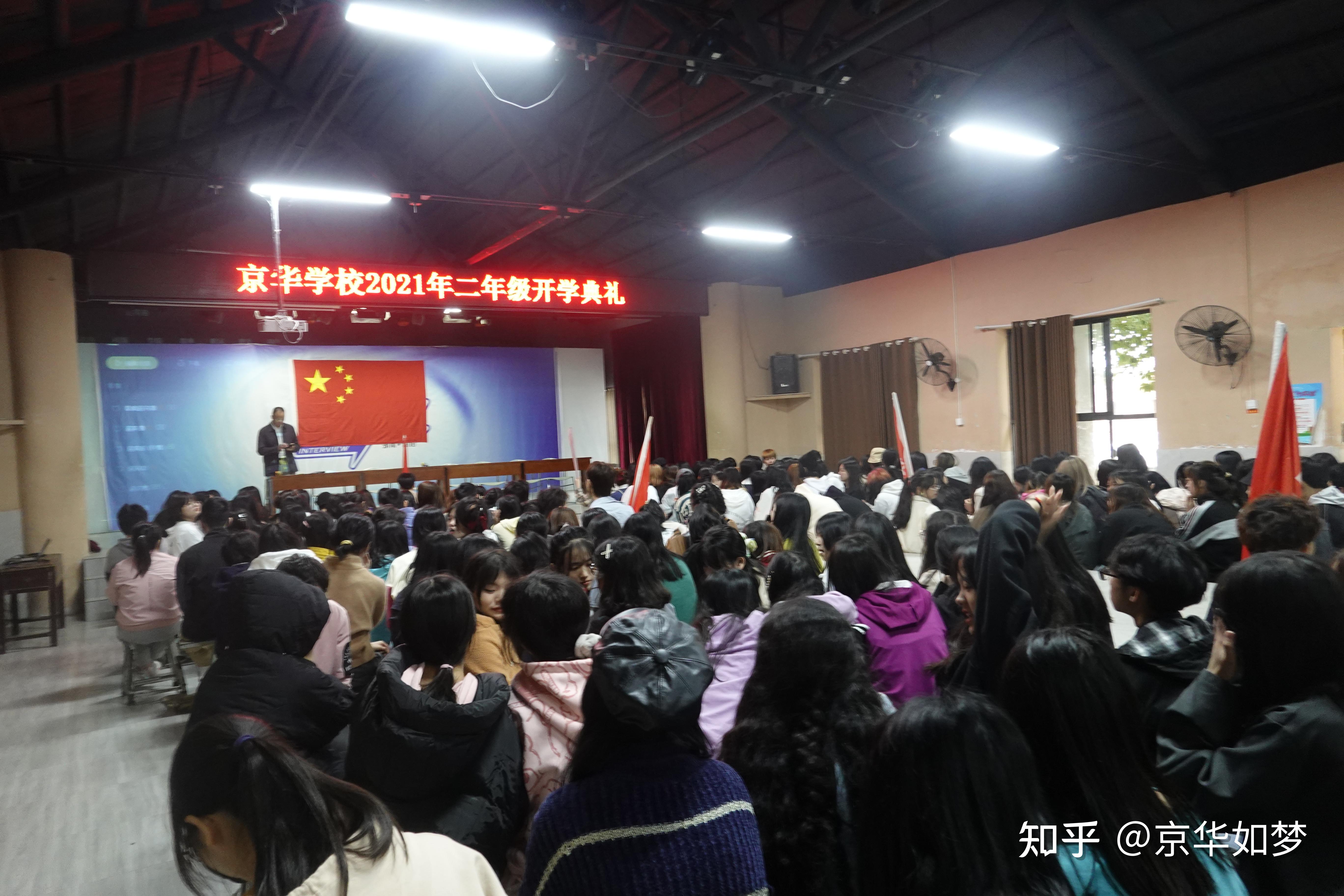 岳阳服装学校的老师说把你的孩子养育好就是在赚钱