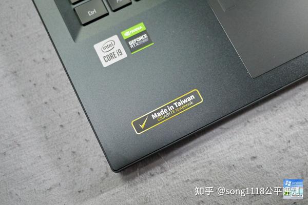 æŠ€å˜‰aorus Aero 17ç¬