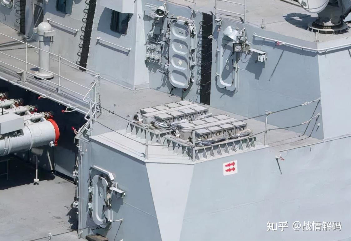 德里级驱逐舰和什瓦里克级护卫舰除了装备俄式防空系统外,还在2000年