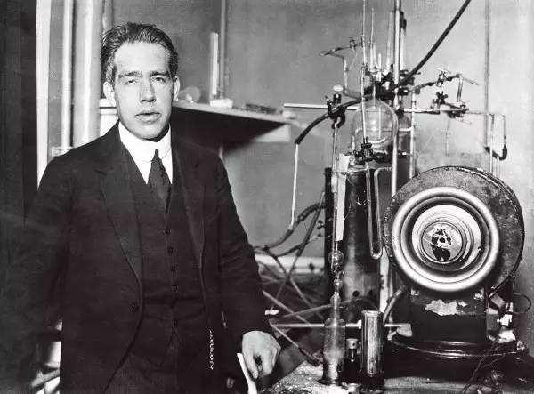 how did niels bohr conduct his experiment